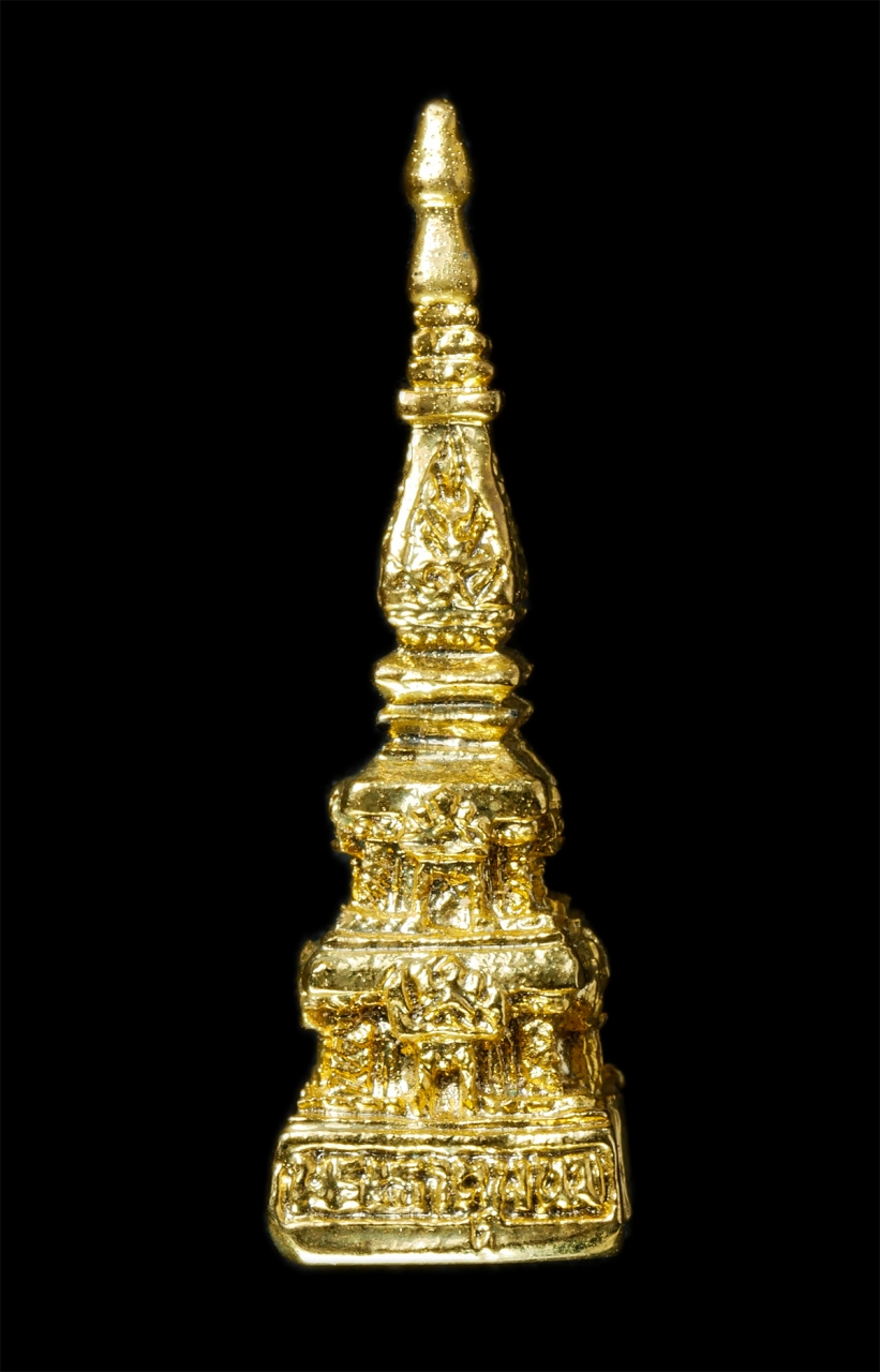 30Jun25 (218)p.jpg - องค์พระธาตุพนมจำลอง บรรจุผงพระธาตุองค์เดิม วัดพระธาตุพนมวรมหาวิหาร จ.นครพนม หลวงปู่คำพันธ์ โฆสปัญโญ วัดธาตุมหาชัย ปลุกเสก เนื้อกะไหล่ทอง อุดผงพุทธคุณ  [..] | https://kamulet.in.th